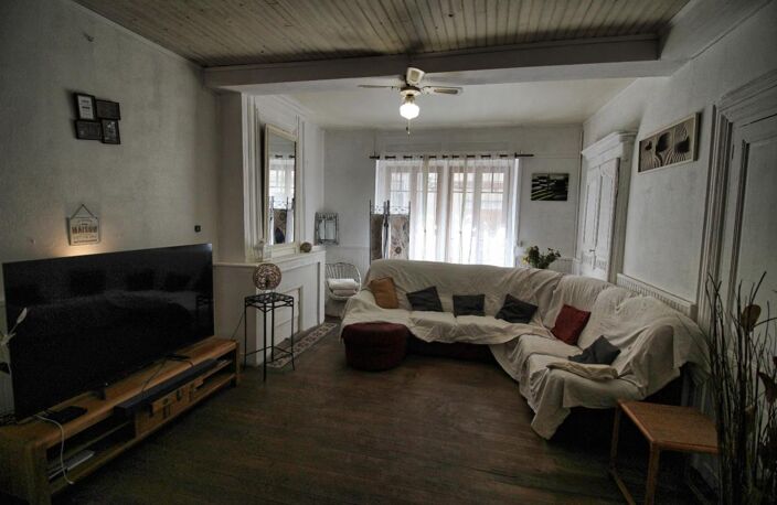 BAZAS CENTRE, maison de caractère avec cour intérieure, 8 pieces, 4 chambres — photo 2