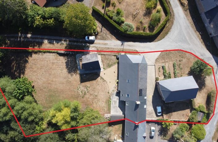 Mellé (35) : Longère de caractère rénovée (5 pièces) avec gîte indépendant, dépendances et potentiel d'aménagement — photo 4