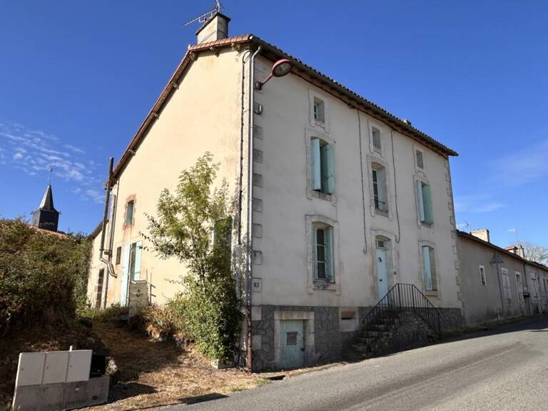 ENSEMBLE IMMOBILIER A RESTAURER (3 LOGEMENTS et une DÉPENDANCE) , CENTRE BOURG, JARDIN, PROCHE ÉCOLE — photo 1