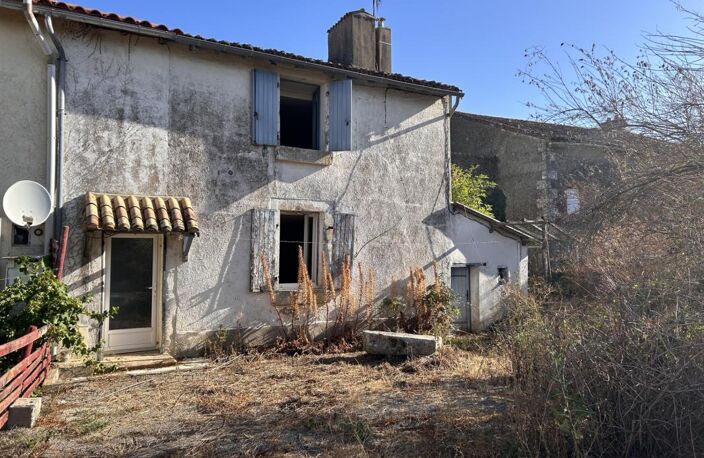 ENSEMBLE IMMOBILIER A RESTAURER (3 LOGEMENTS et une DÉPENDANCE) , CENTRE BOURG, JARDIN, PROCHE ÉCOLE — photo 2