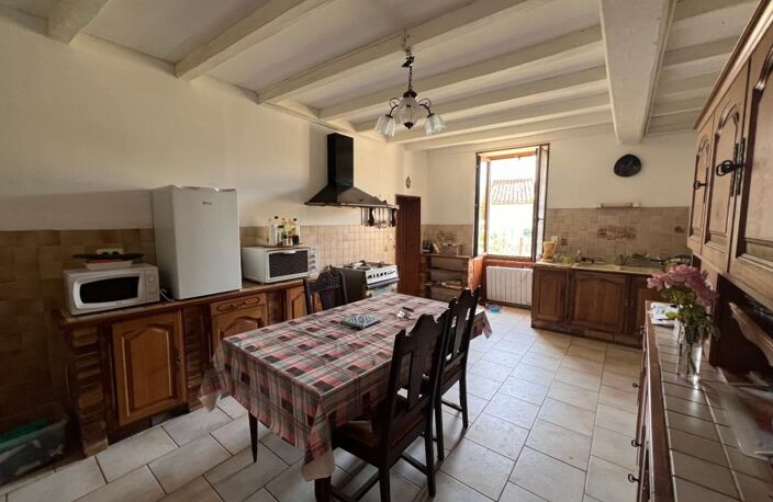 maison à vendre 7 pièces BURIE (17)Dépendances et Studio — photo 4