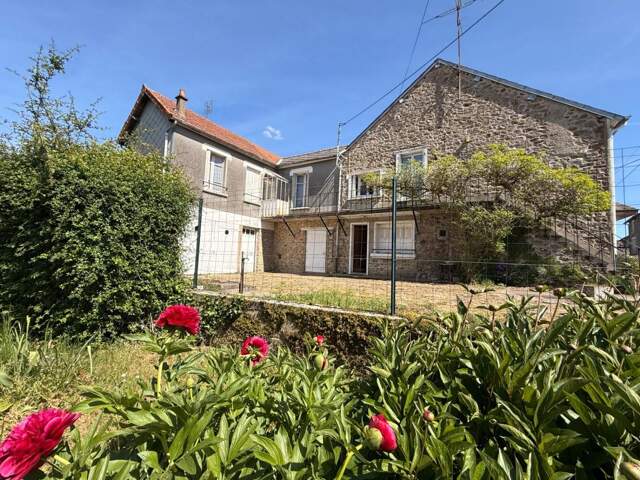 EN EXCLUSIVITE ! Maison en pierre de 136m², 2 garages sur terrain de 950m² 71 500 € — photo du bien