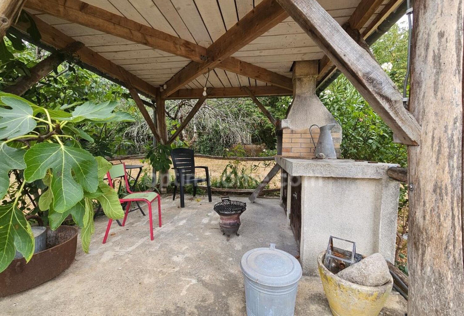 Maison de plain-pied de 120 m², 4/5 chambres et grand garage, au calme absolu. CHAMPNIERS (16) — photo 1
