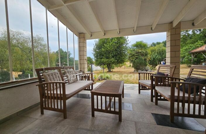 Maison de plain-pied de 120 m², 4/5 chambres et grand garage, au calme absolu. CHAMPNIERS (16) — photo 3