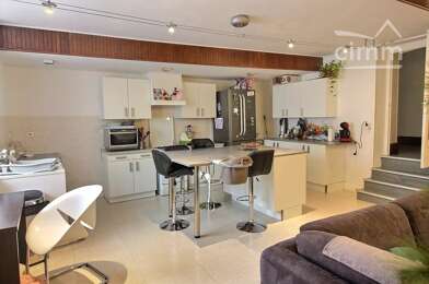 Appartement 6 pièces 1020 €
