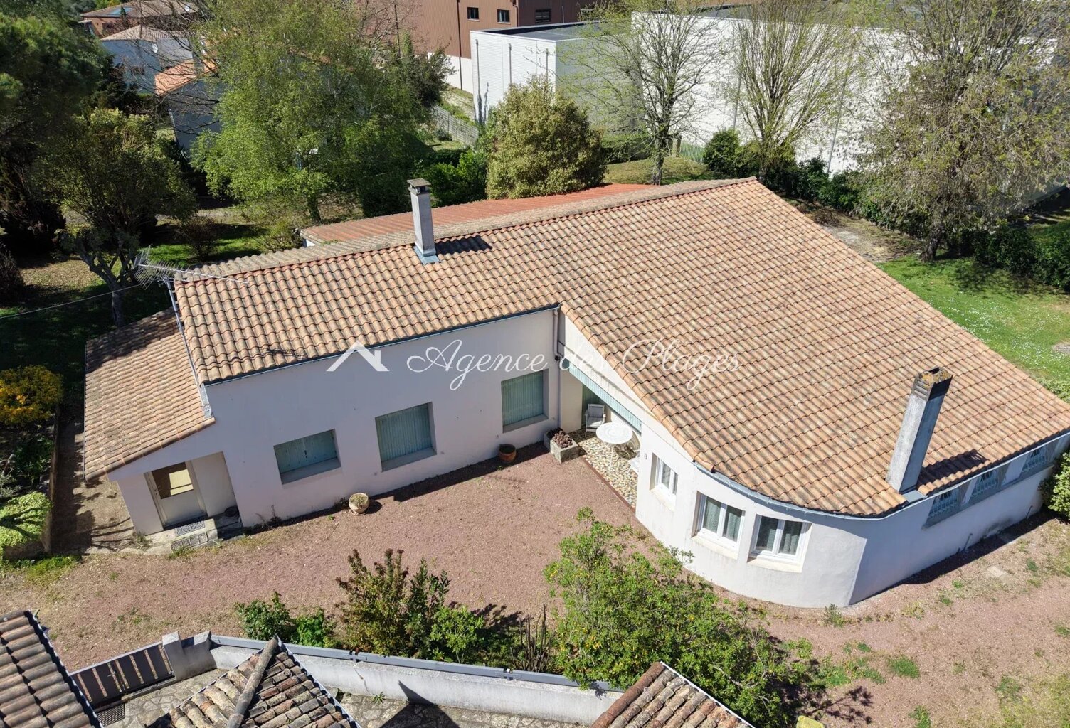 ENSEMBLE IMMOBILIER - MESCHERS — photo 1