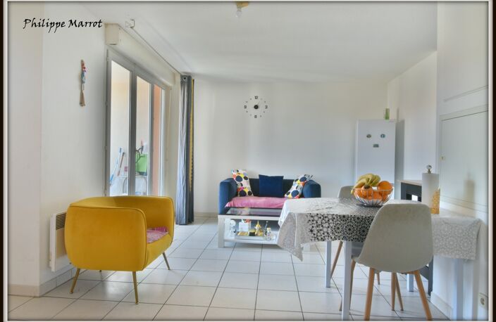 Nîmes – T2 lumineux avec terrasse et parking privatif – Entièrement repeint ! — photo 4