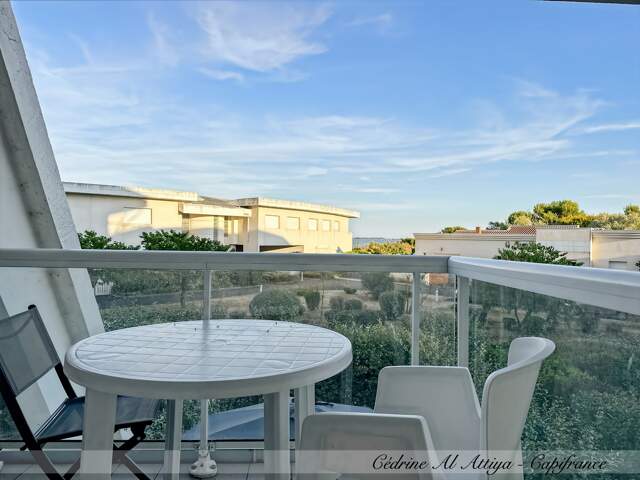 Studio à vendre meublé de 27m2, La Rochelle, balcon, parking et local à vélos — photo du bien
