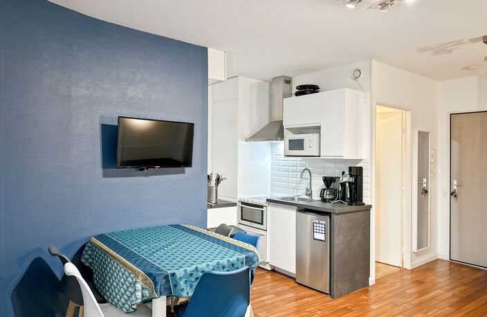 Studio à vendre meublé de 27m2, La Rochelle, balcon, parking et local à vélos — photo 2