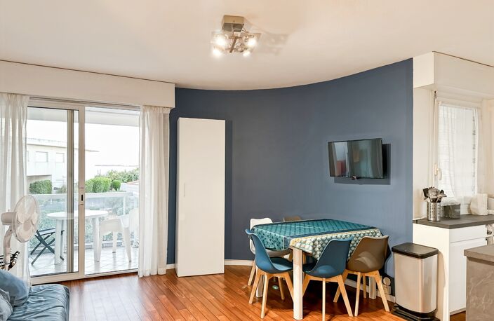 Studio à vendre meublé de 27m2, La Rochelle, balcon, parking et local à vélos — photo 4