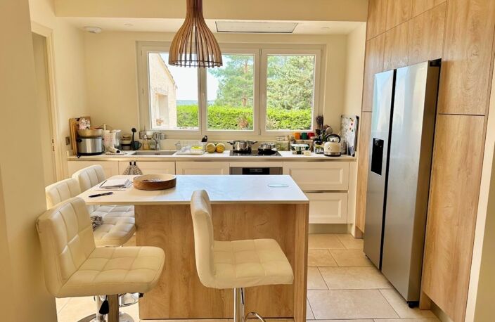 Dpt Bouches du Rhône (13), à vendre AIX EN PROVENCE maison de plain pied de 125 m² agrandissable sur 2000m2 avec piscine pool house et  garage — photo 4