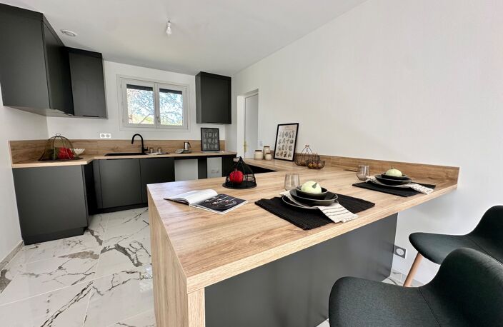 Maison à vendre 8 pièces - 200 m2 - Terrain 1748 m2 - DAMPIERRE EN YVELINES (78) — photo 2