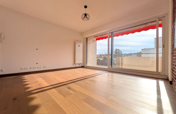 Dpt Haut-Rhin (68), Attique à vendre, appartement T2 de 55,42 m²  :  Bel appartement en Dernier Étage avec Balcon couvert Orienté Sud — photo 2