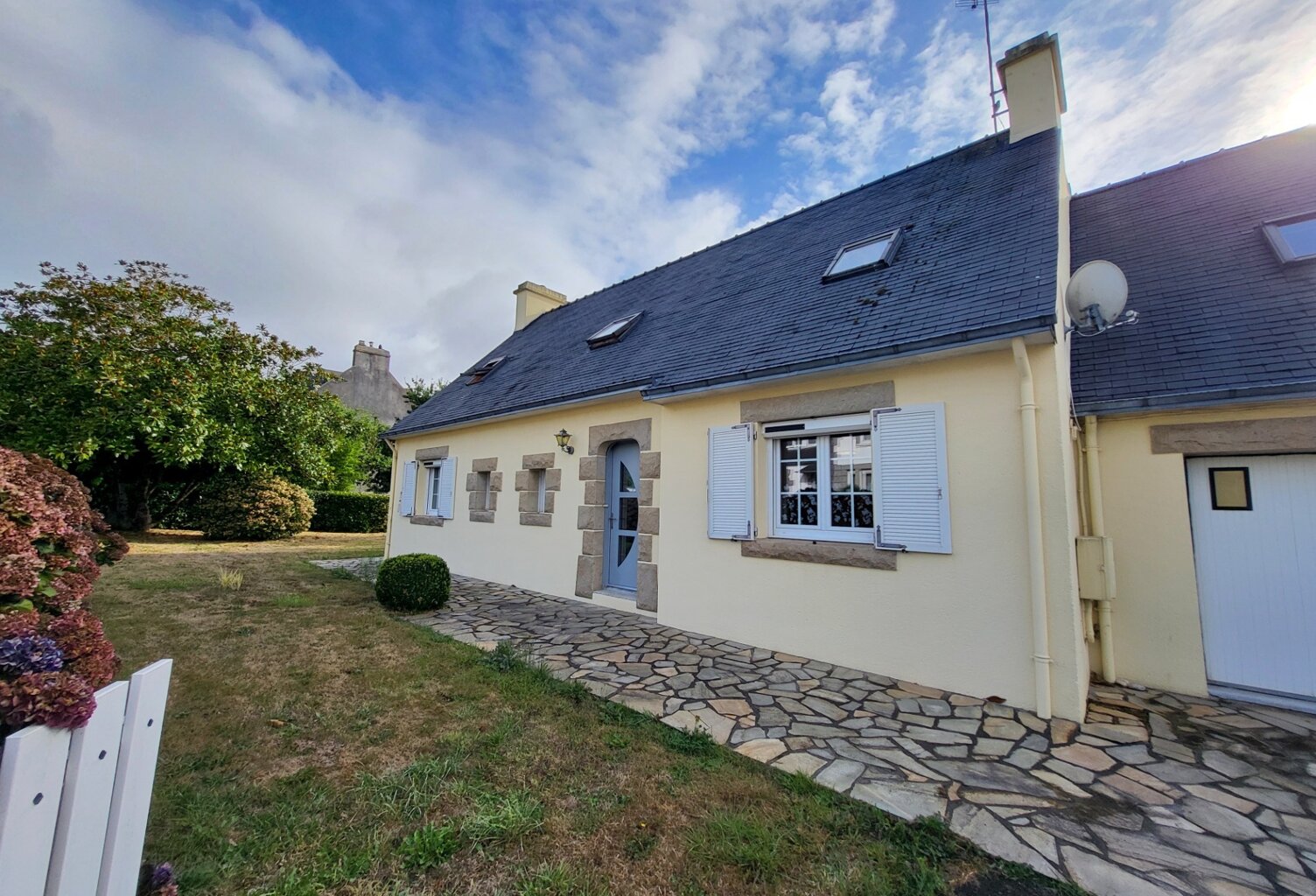 Maison néo-bretonne de plain-pied à vendre 8 pièces PLOMODIERN (29) — photo 1