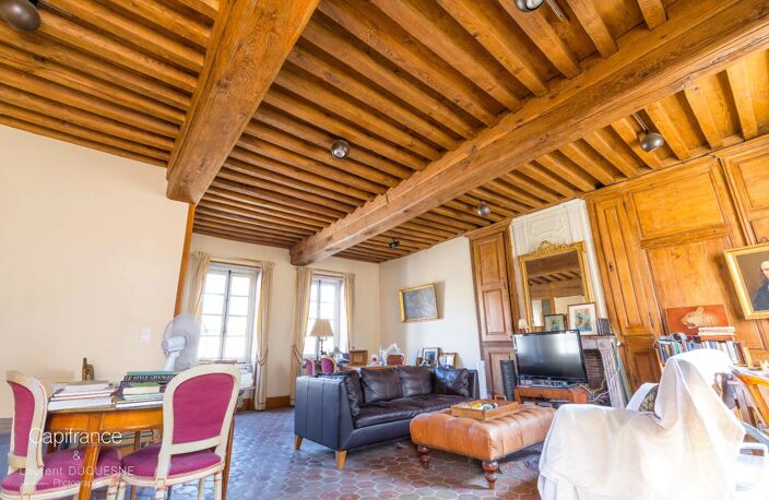 MAISON DE CARACTERE DANS LE CENTRE HISTORIQUE DE BEAUNE — photo 2