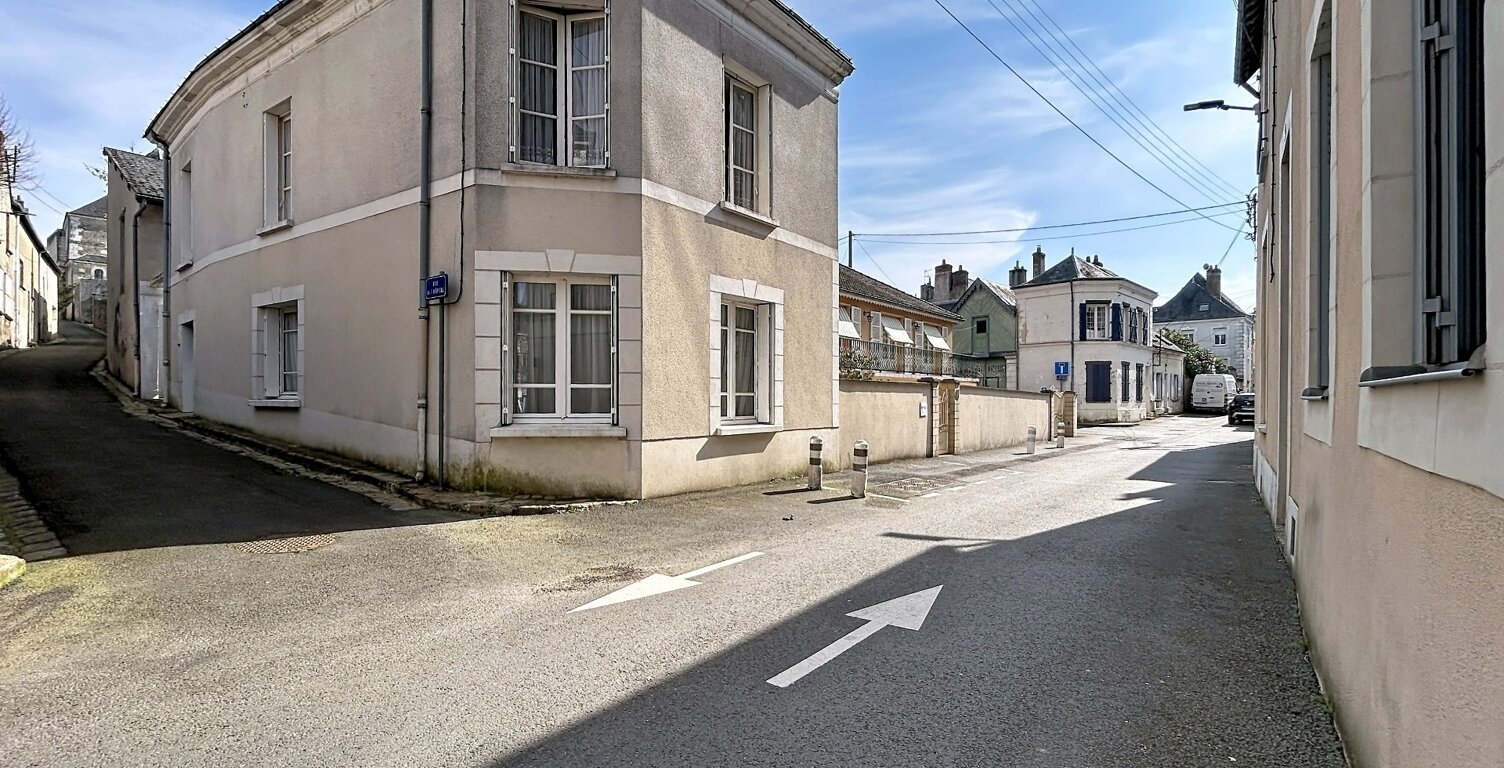 Montval-sur-Loir (72500), maison de charme à vendre 4 chambres, cour et dépendances, coeur de ville — photo 1