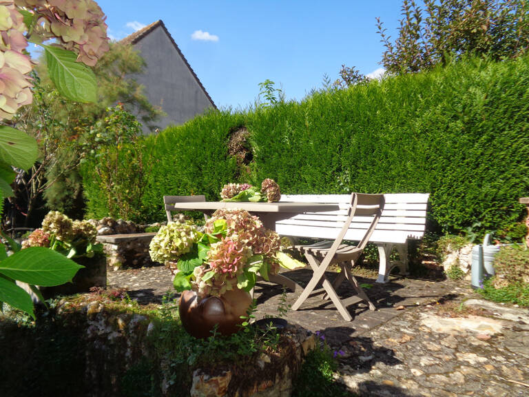 Maison à vendre 4 pièces BLENEAU (89) Maison au cœur du village de Bléneau, jardin et garage — photo 1