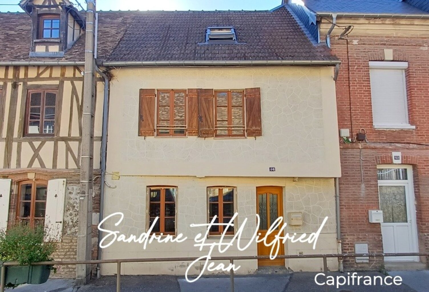 LES ANDELYS (27) - Maison de ville avec cour – 2 chambres – Cœur du Grand Andely — photo 1