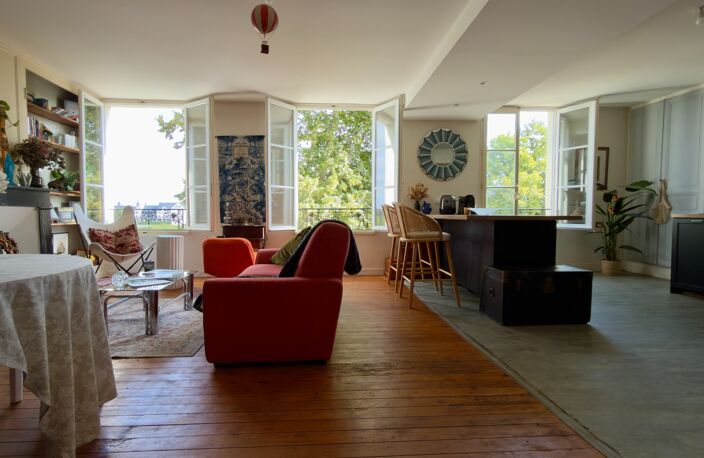 SAUMUR Centre-ville, face Loire. Appartement T3 rénové avec grenier et cave — photo 5