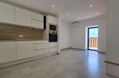 Maison de village avec terrasse et terrain — photo du bien