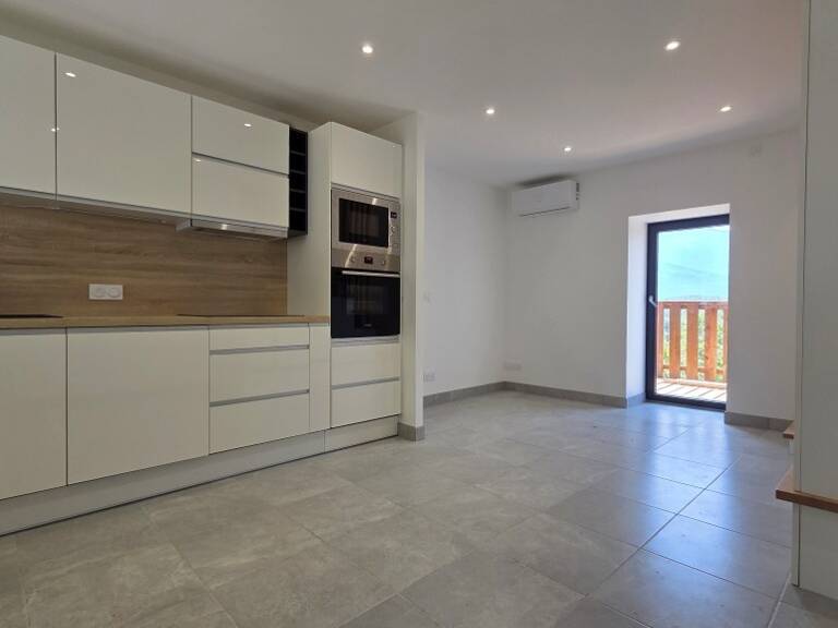 Maison de village avec terrasse et terrain — photo 1