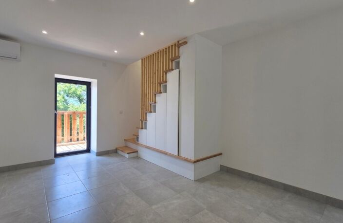 Maison de village avec terrasse et terrain — photo 4