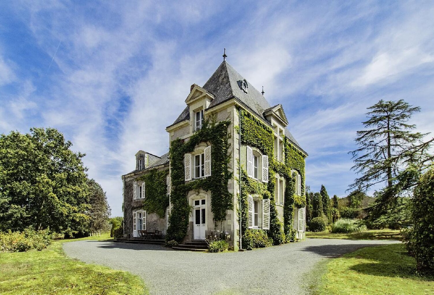 Grande demeure familiale de caractère - 306 m² - 8 chambres - bureau - bibliothèque - Parc de plus de 1,5 hecta — photo 1