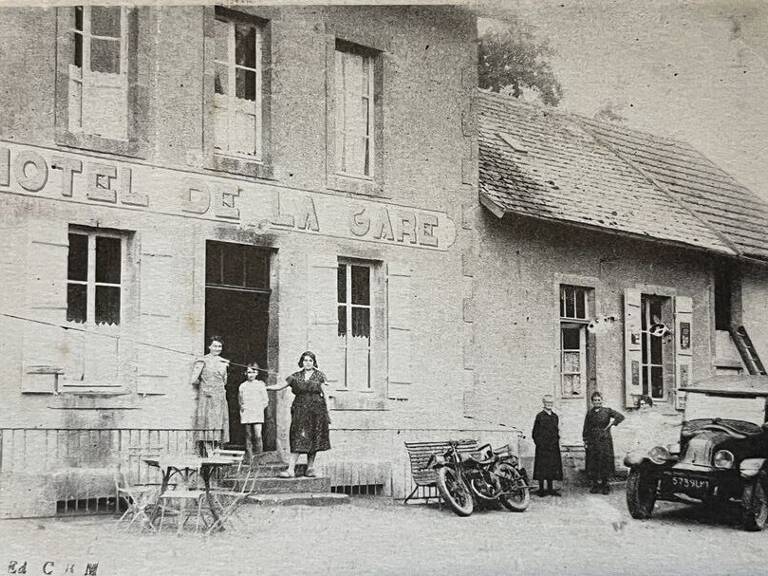 Ancien Hôtel Restaurant sur 2 718 m² de terrain clos — photo 1