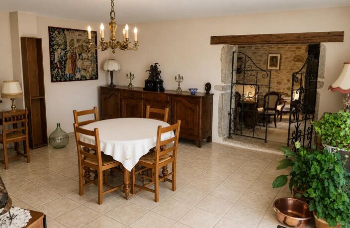 Belle demeure de caractère de 6 pièces de 210 m² à Mazille — photo 2