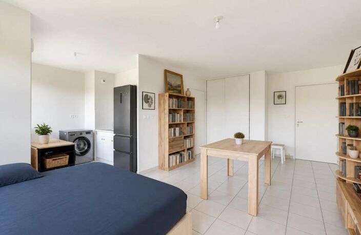 Appartement 1 pièce de 35 m² situé à Lyon 8 vendu loué — photo 2