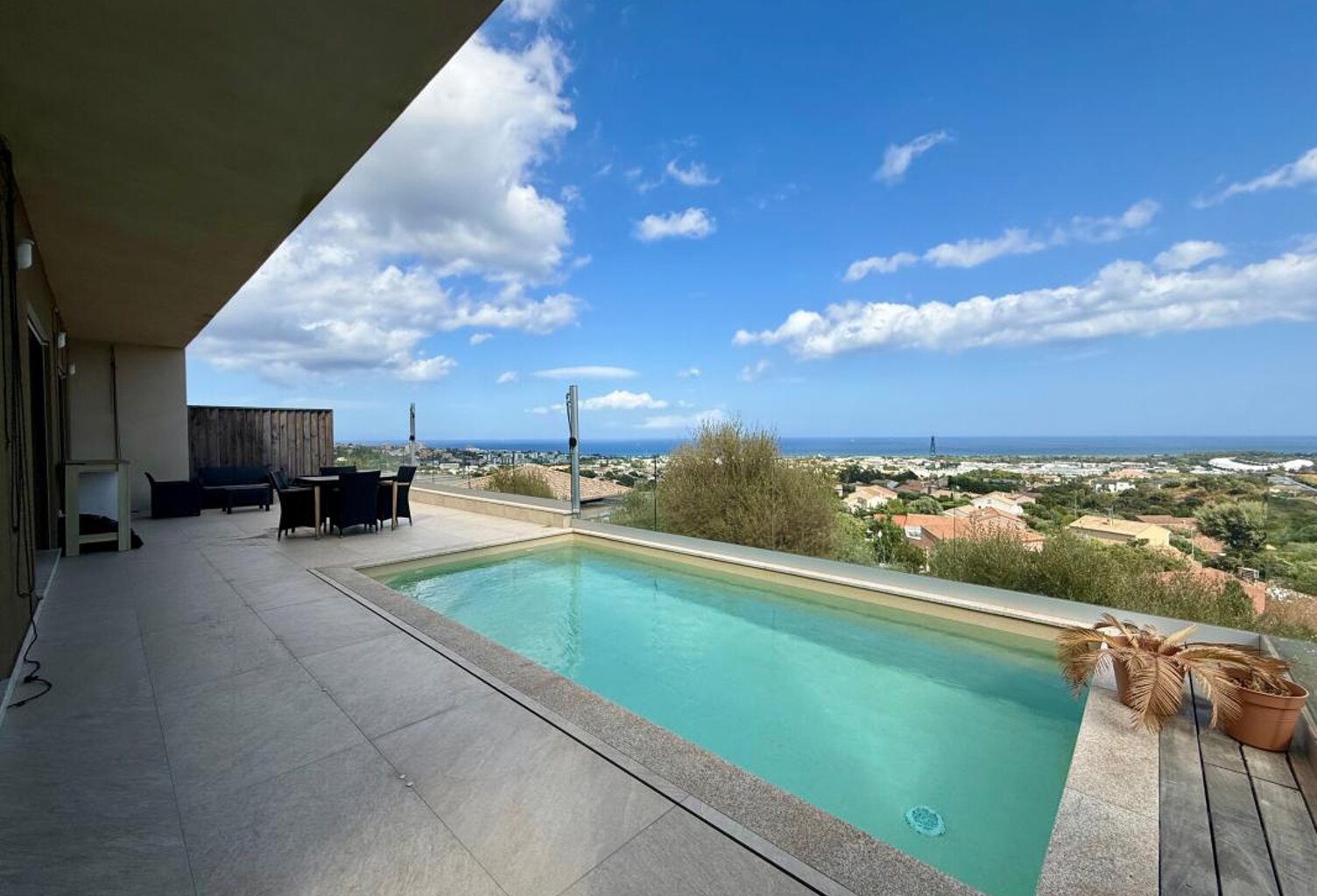 Villa contemporaine avec piscine et vue panoramique — photo 1