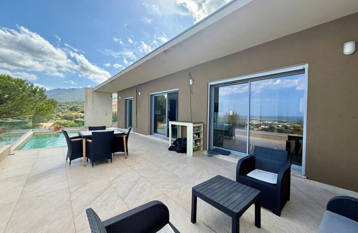 Villa contemporaine avec piscine et vue panoramique — photo 2