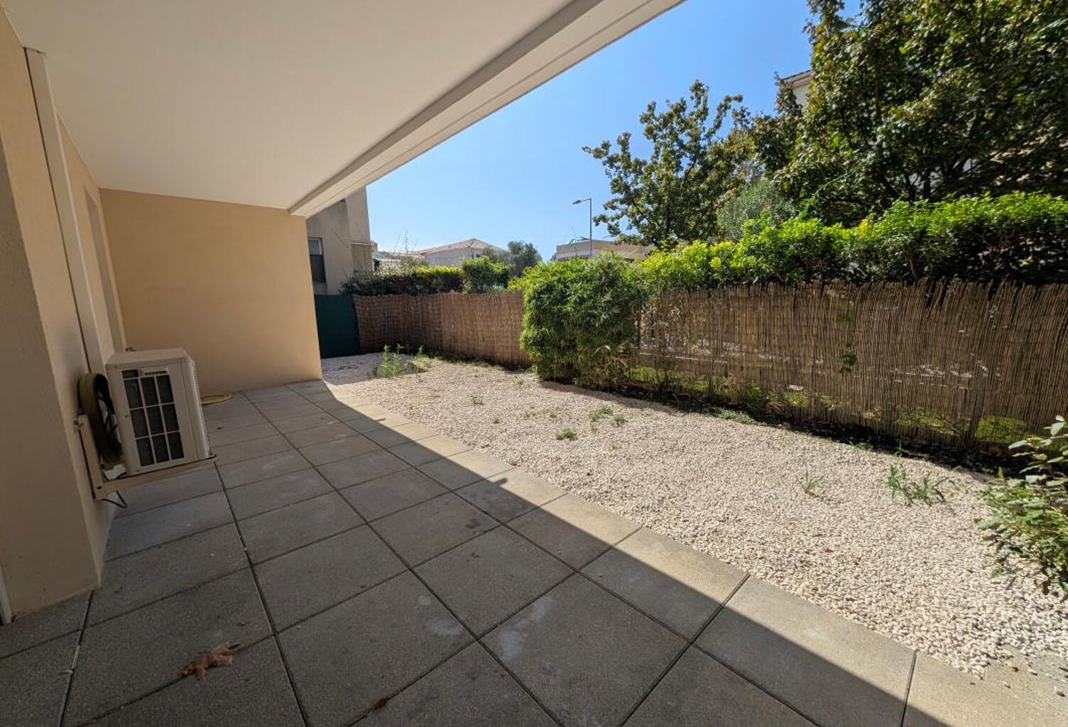 Appartement T3 RDJ avec parking centre ville au calme — photo 1