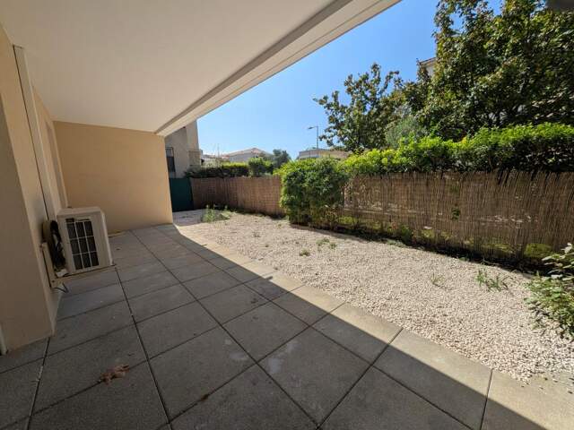 Appartement T3 RDJ avec parking centre ville au calme — photo du bien