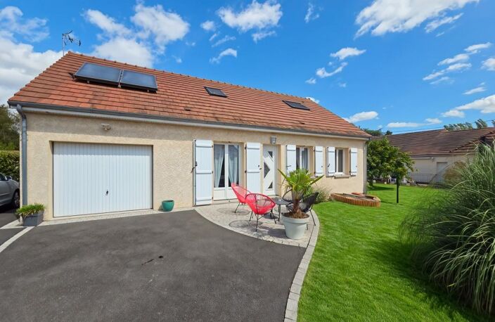 Charmante maison construite en 2014 d'une surface de 120 m², idéalement située au centre-ville de Marigny-les-Usages. En très bon état, cette habitation familiale offre un agencement fonctionnel — photo 2