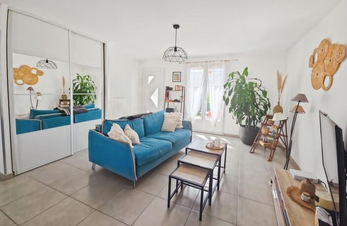 Charmante maison construite en 2014 d'une surface de 120 m², idéalement située au centre-ville de Marigny-les-Usages. En très bon état, cette habitation familiale offre un agencement fonctionnel — photo 4