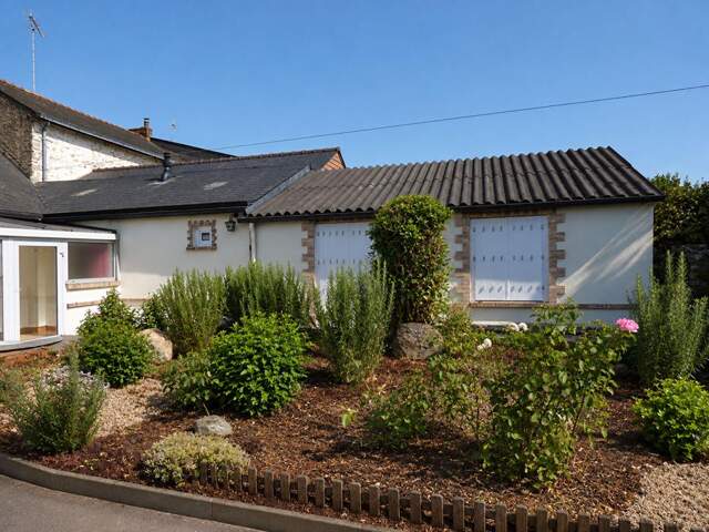 Maison avec jardin et 2 garages — photo du bien