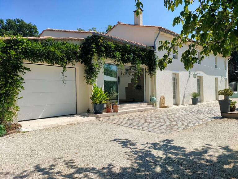 PROPRIETE - 350 m² - 9 PIECES - STUDIO AVEC PARC ET DEPENDANCES — photo 1