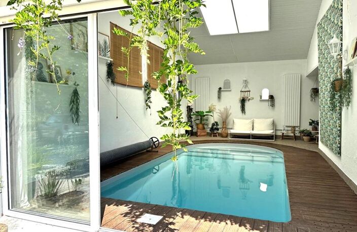 PROPRIETE - 350 m² - 9 PIECES - STUDIO AVEC PARC ET DEPENDANCES — photo 3