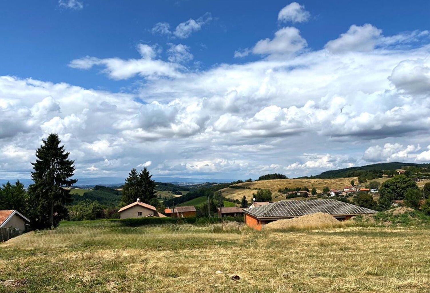 Terrain viabilisé avec vue dominante — photo 1