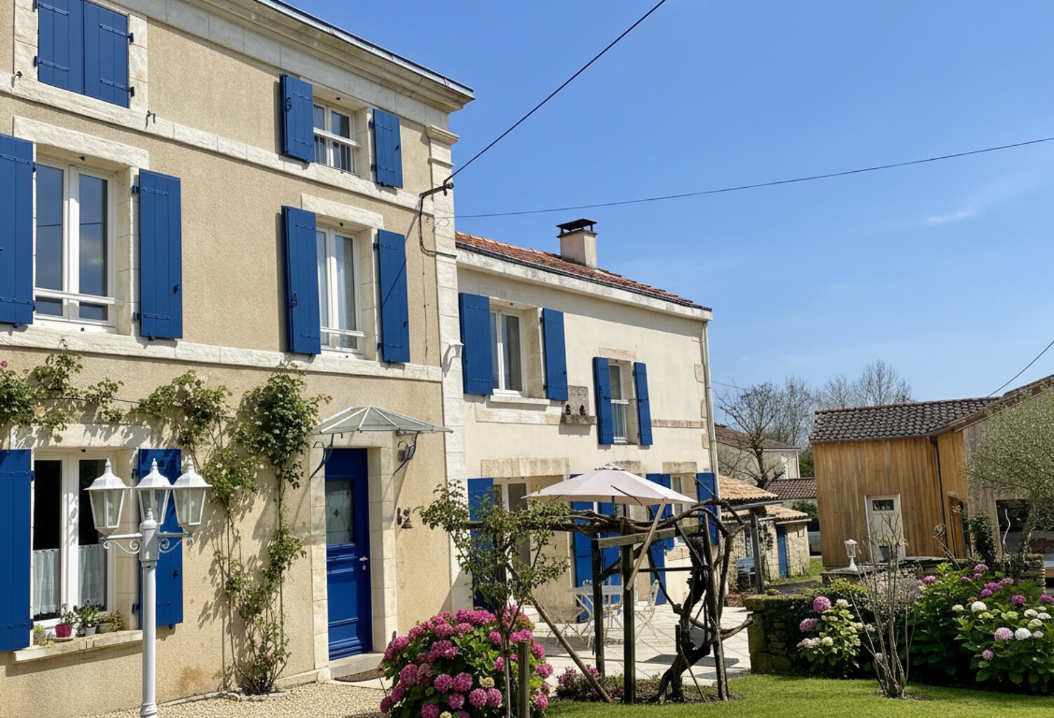 Maison en pierre de caractère avec dépendances  (79260) La Crèche — photo 1