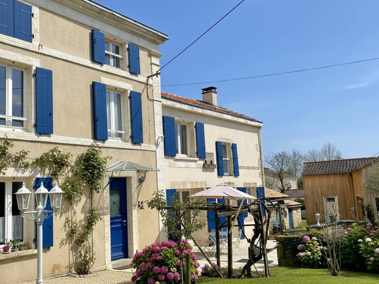 Maison en pierre de caractère avec dépendances  (79260) La Crèche — photo 1