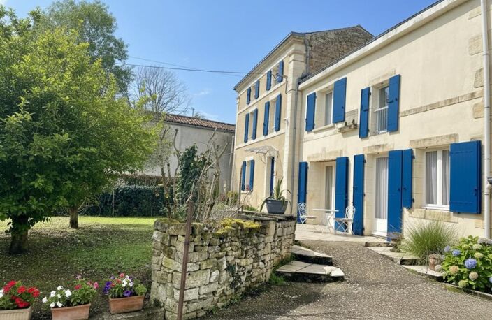 Maison en pierre de caractère avec dépendances  (79260) La Crèche — photo 2