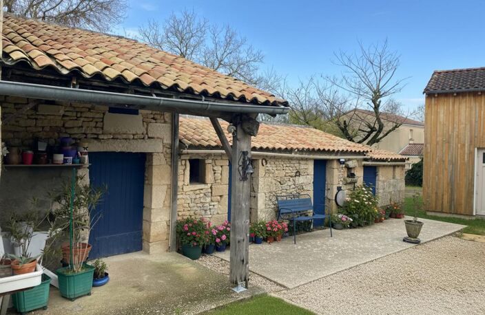 Maison en pierre de caractère avec dépendances  (79260) La Crèche — photo 5