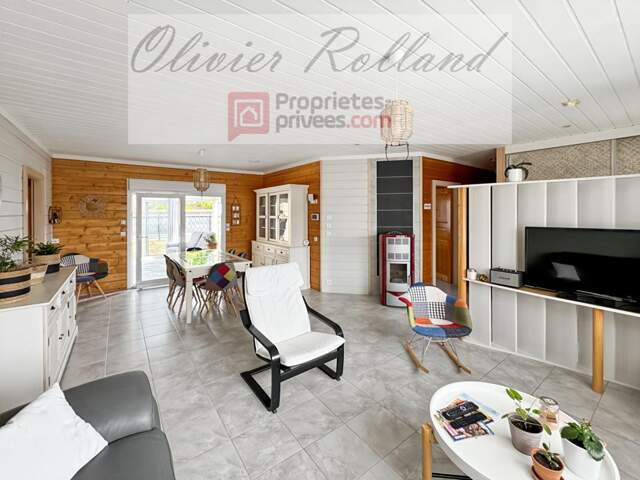 Chalet d'exception en bois massif (DPE B) - Plain-pied 135 m², 4 chambres, véranda & annexes sur 1 318 m² de terrain — photo du bien