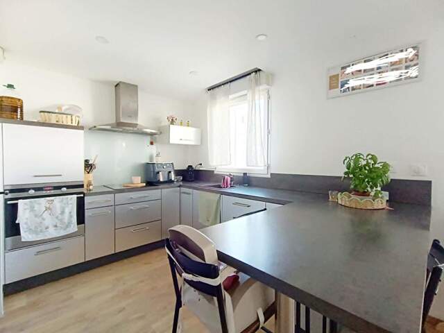 Appartement Miramas Balcon ET Place de parking — photo du bien