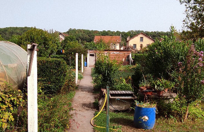 LALINDE, MAISON EN VIAGER OCCUPÉE 2 TÊTES 82 ET 80 ANS,  80 M² HABITABLES, 3 CHAMBRES, SÉJOUR+SALON, CUISINE AMENAGEE, VERANDA, GARAGE LE TOUT SUR UN TERRAIN CLOS DE 808 M² ENVIRON. — photo 3