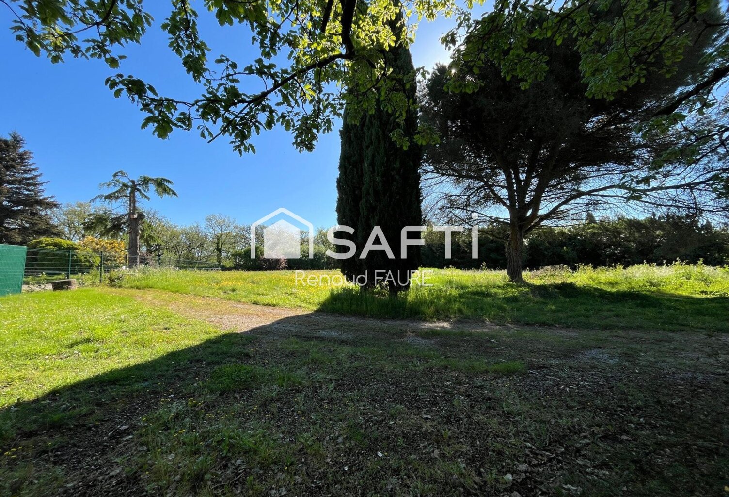 Terrain constructible de 1000m² — photo 1