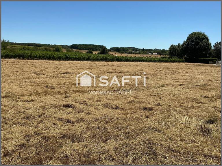 Terrain constructible viabilisé de 600 m2 à Targon (33) — photo 1