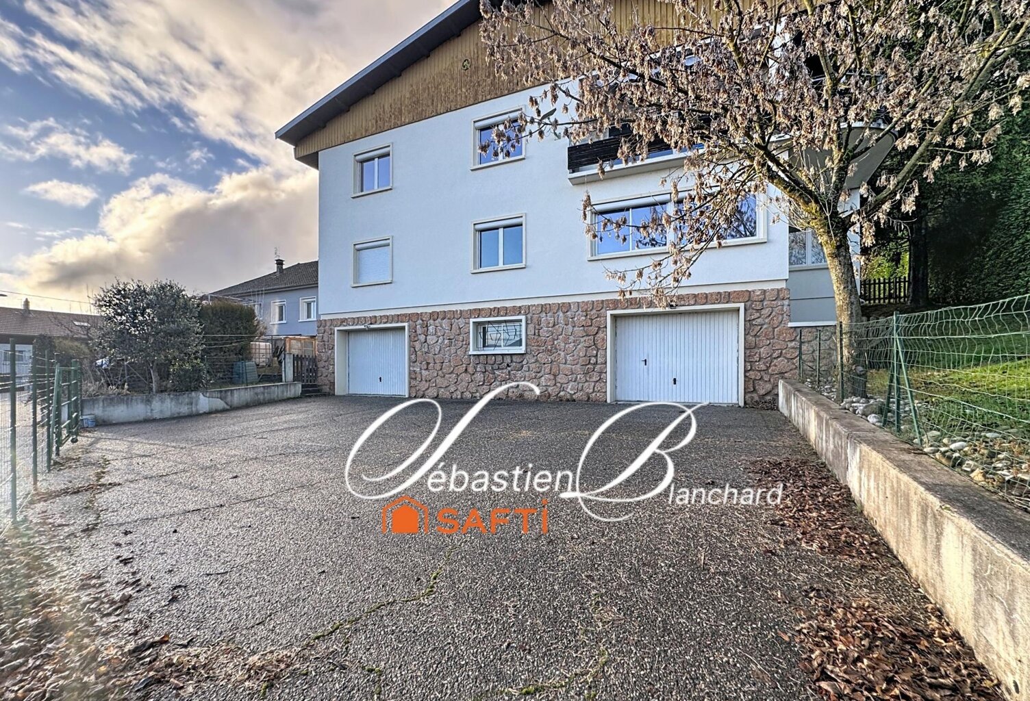 Culoz  Maison de 263 m², 6 chambres, double garage, combles aménageables — photo 1